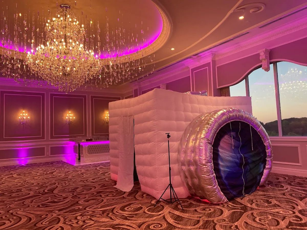 Digital Solutions 21 Photography DJ/MC & photobooth photo 2