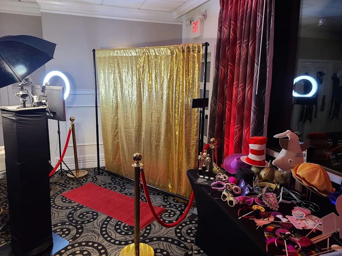 Digital Solutions 21 Photography DJ/MC & photobooth photo 3