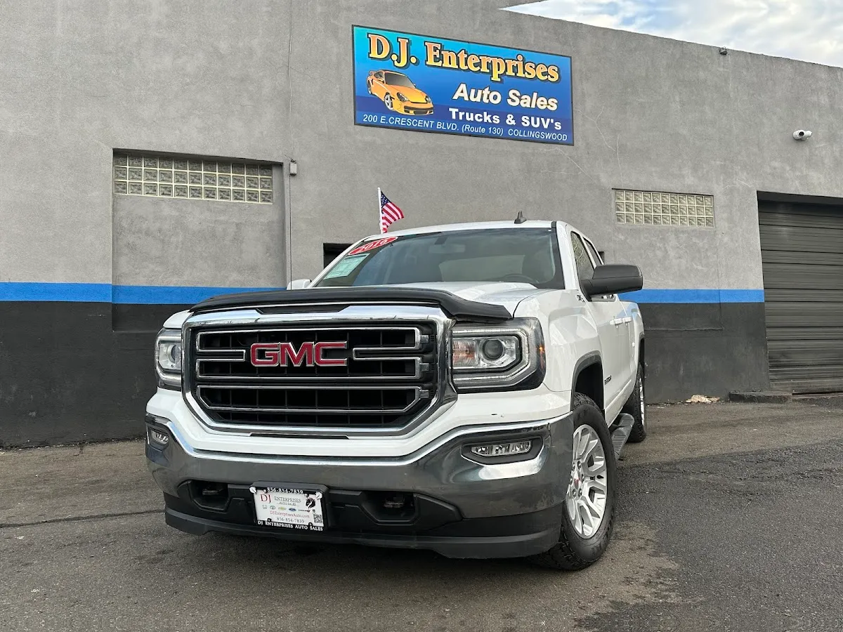 Dinovics Auto Sales photo 3