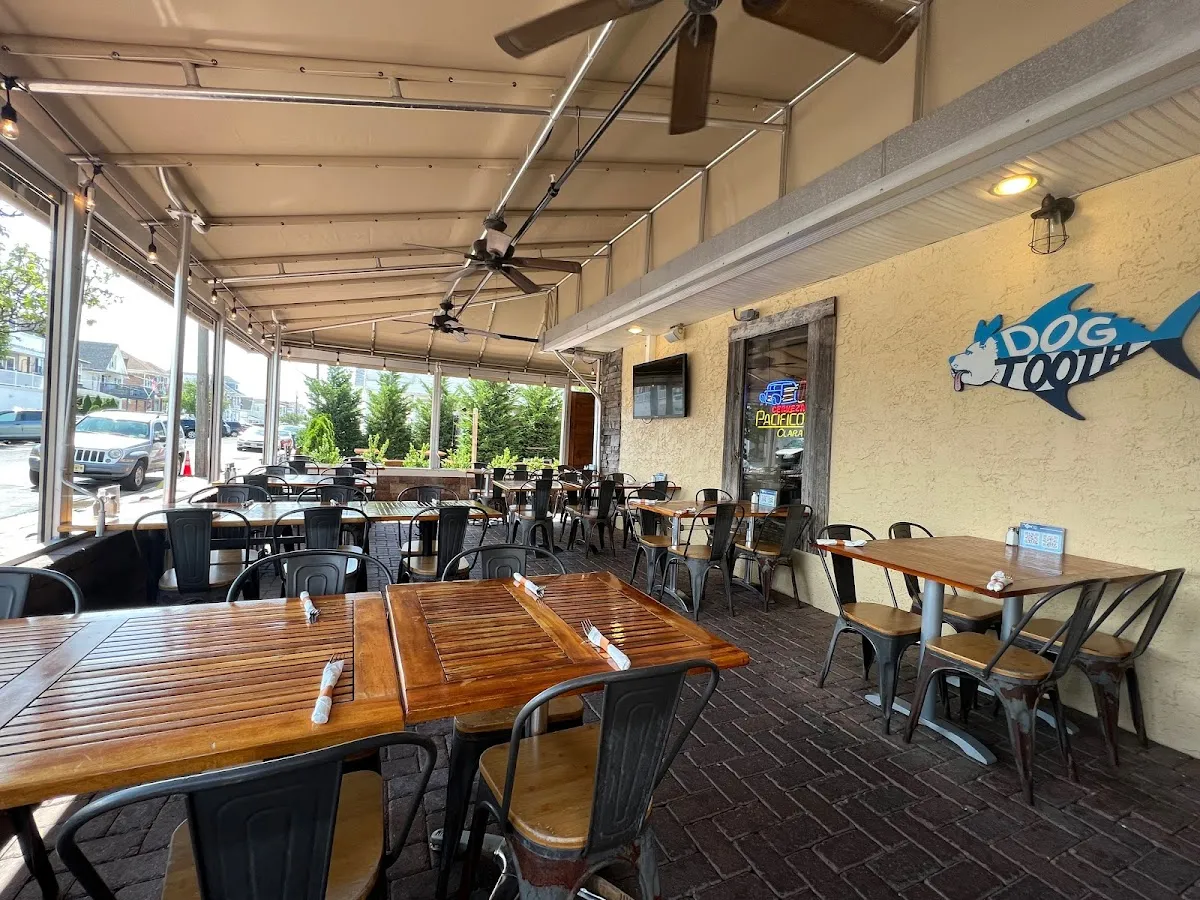 Dogtooth Bar & Grill