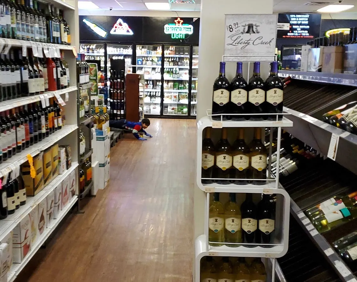 Downbeach Liquors photo 2