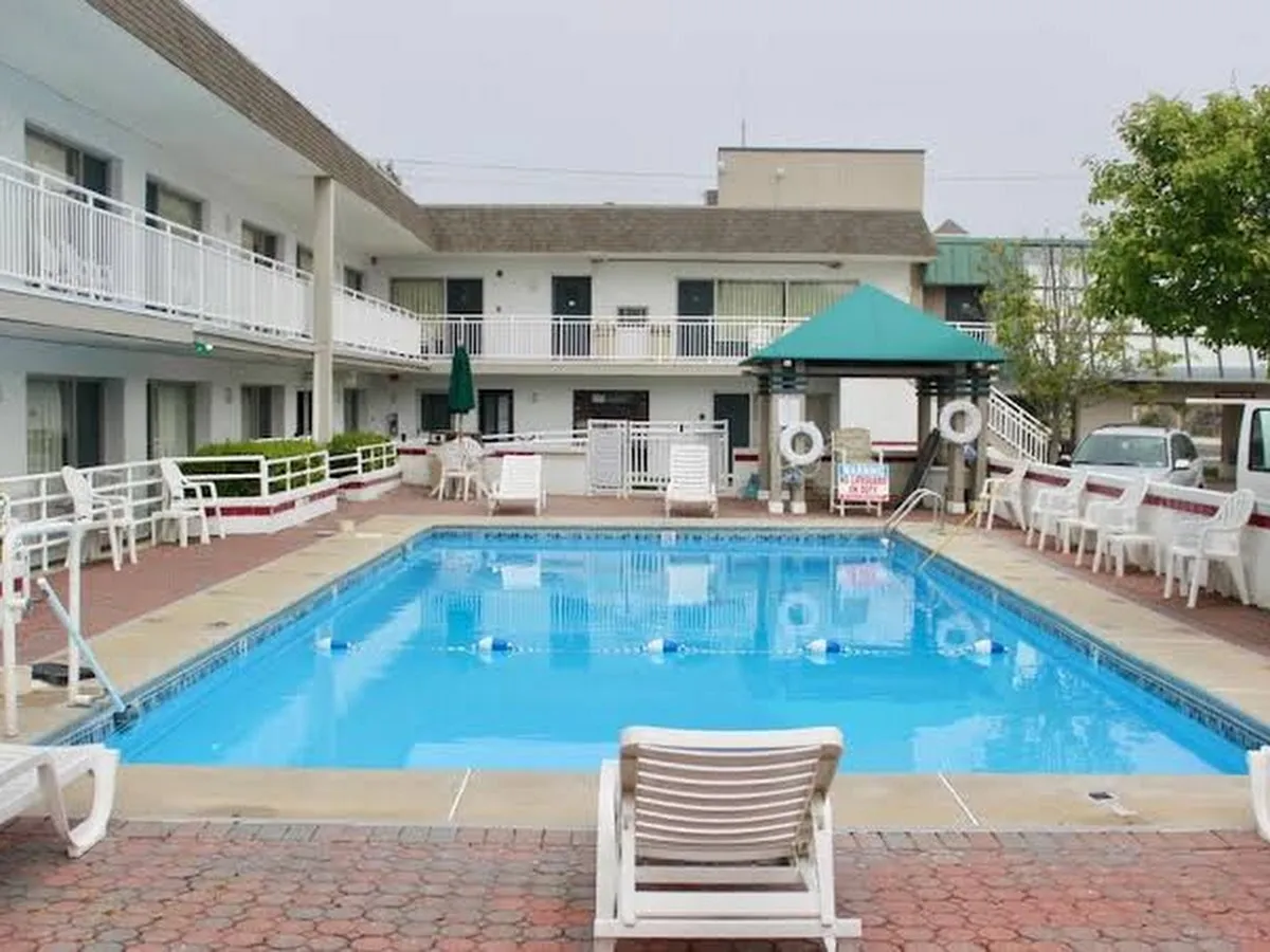 Ebb Tide Suites at Shorebreak Resorts photo 3