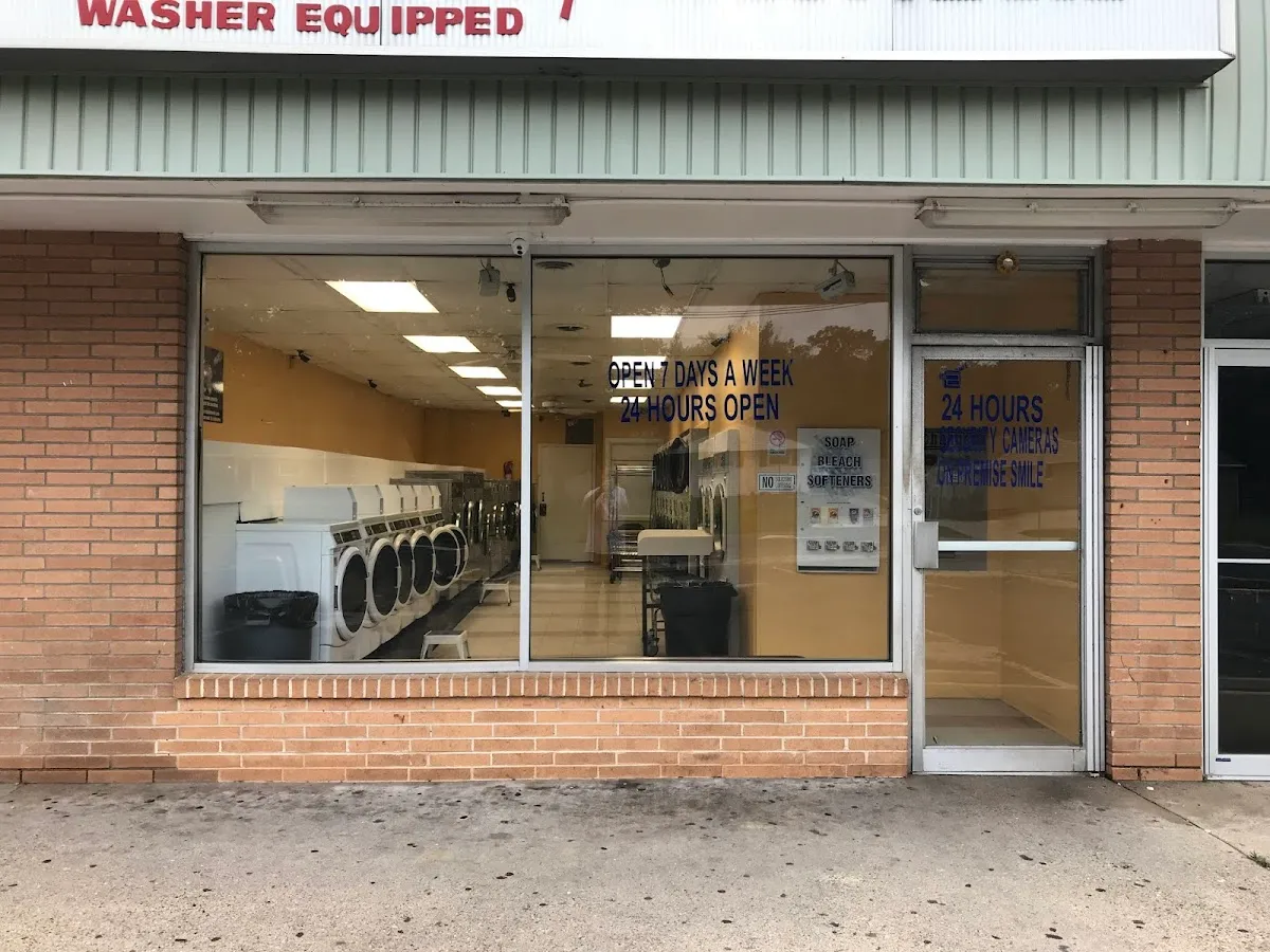 Edgewater Park Laundromat 24/7 photo 2