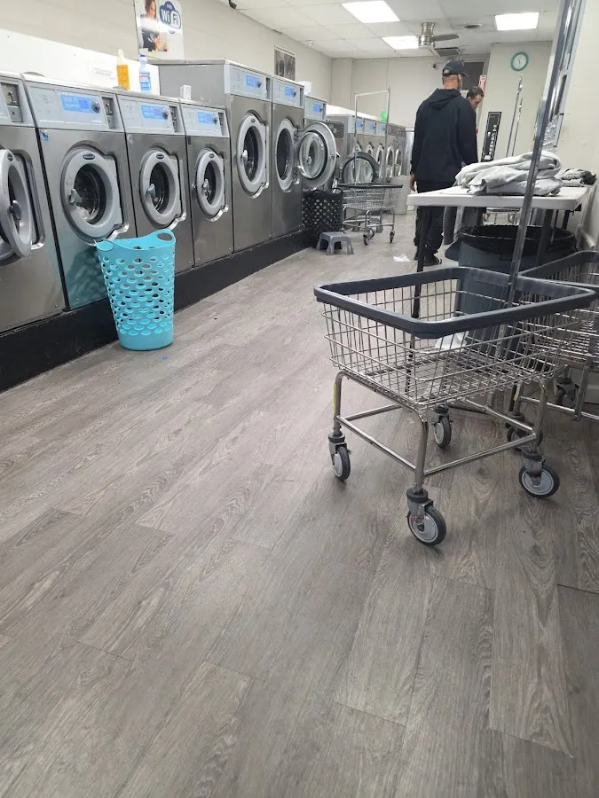 Edgewater Park Laundromat 24/7 photo 4