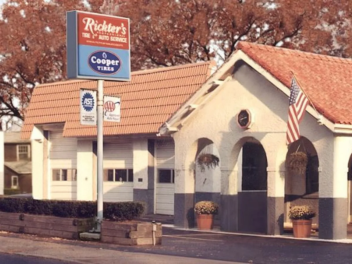 EERE AUTO REPAIR LLC photo 5