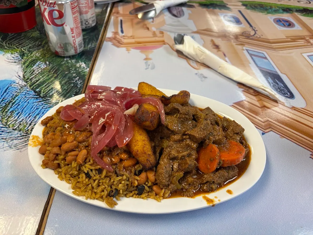 El Don Restaurant photo 3