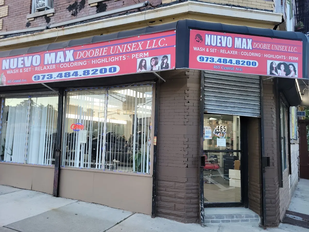 El Nuevo Max Doobie Salon.