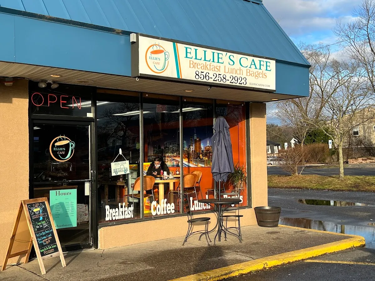 Ellie's Cafe photo 2
