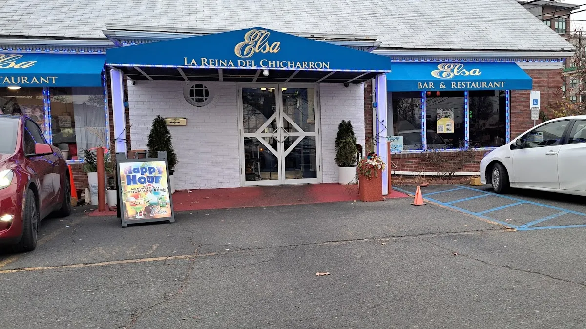 Elsa La Reina Del Chicharron photo 4