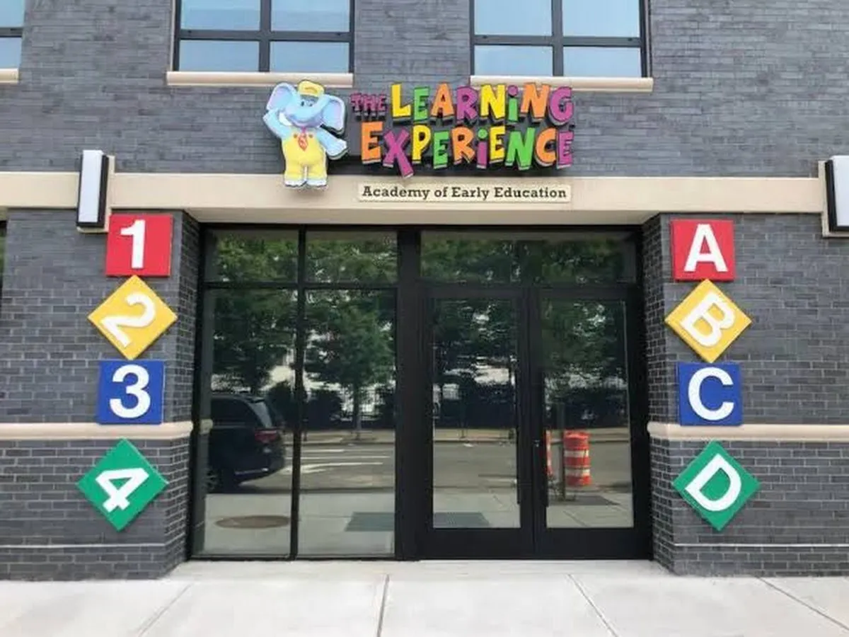 Eminent Near EWR NYC w / Gym