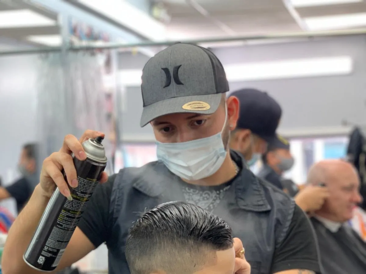 Enrique's Barber Unisex
