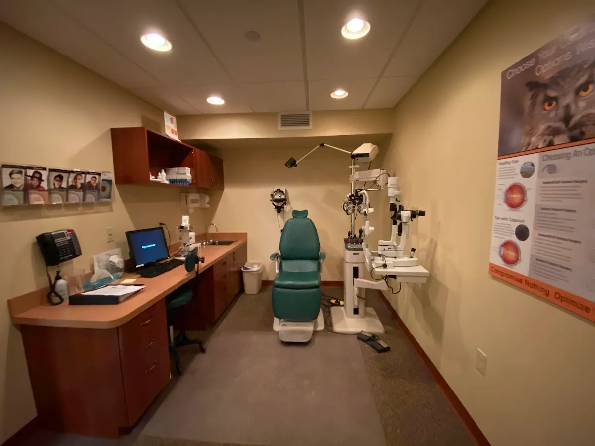 Eye Associates & SurgiCenter photo 2