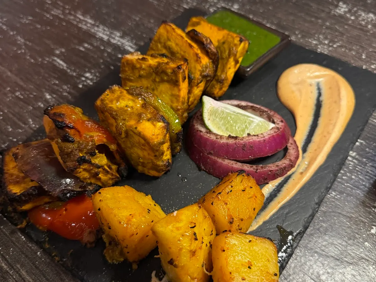 Four Monkeys Indian Bistro photo 4