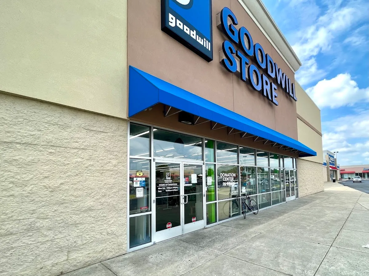 GiGi's Second Hand Heaven Thrift Shop photo 2