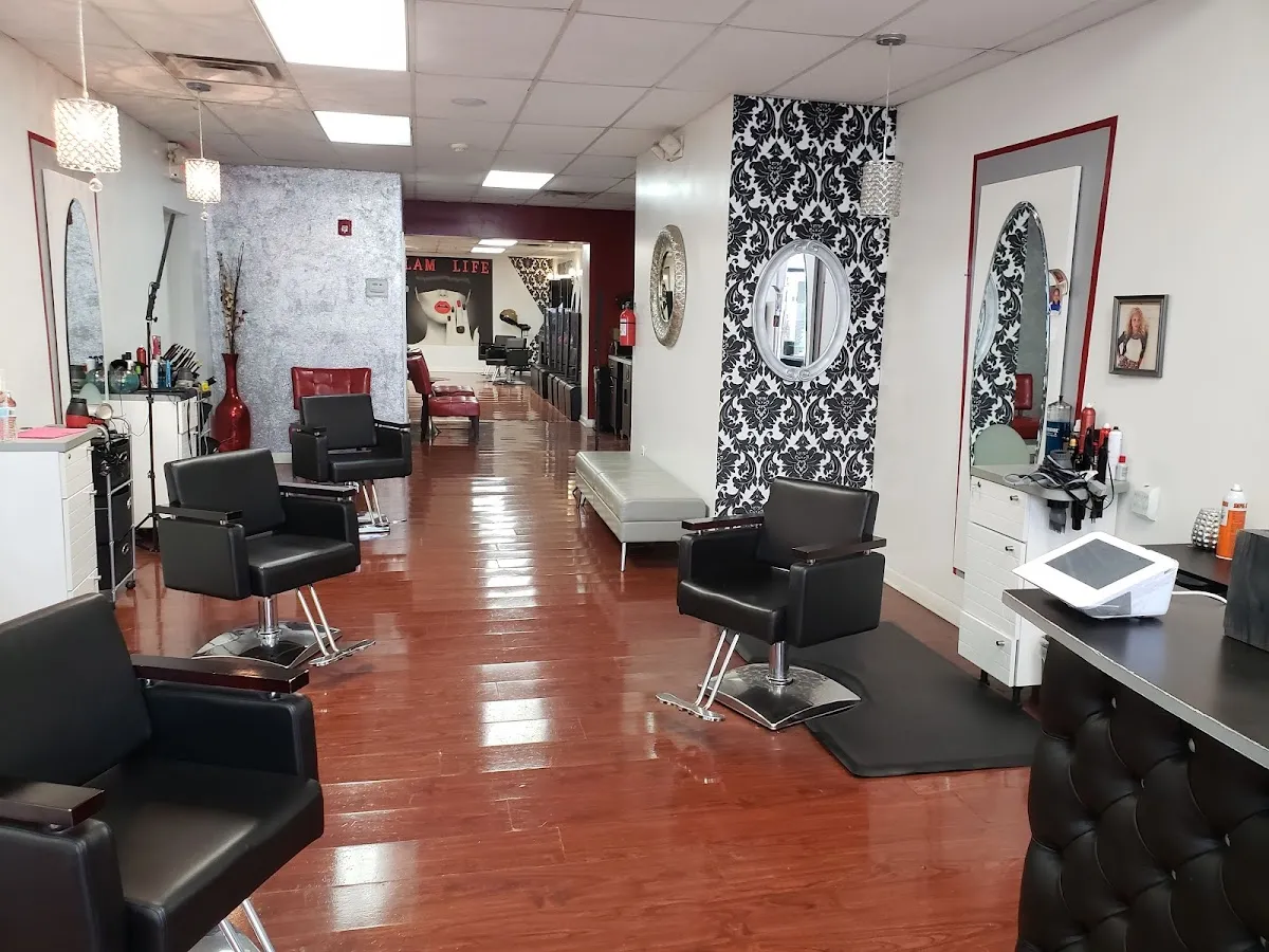 GLAM LIFE BEAUTY BAR