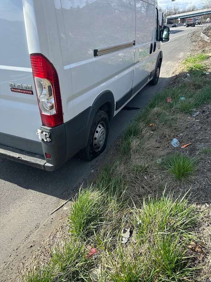 Goldmens Mobile Tire | Towing | Mobile Battery | Roadside Assistance