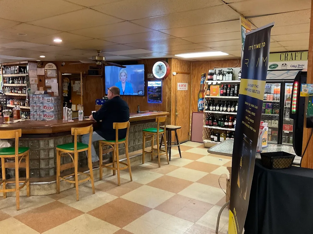 Grapevine Lounge & Discount Liquors photo 3