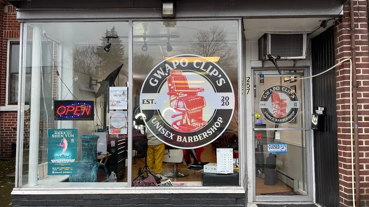 Gwapo Clip's Unisex Barbershop photo 2
