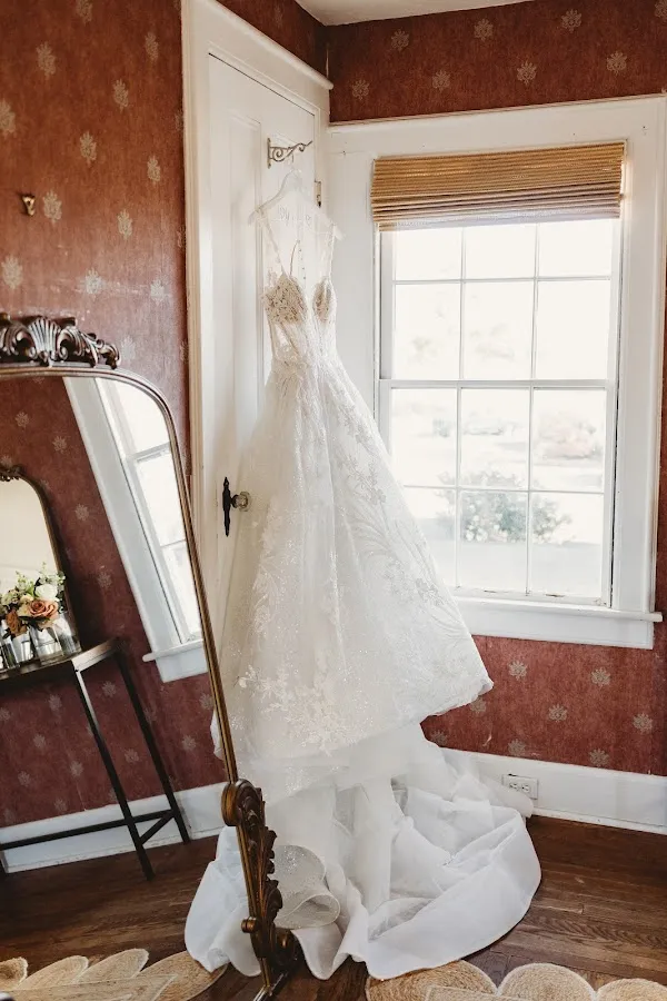 Hand-Me-Gowns Bridal photo 5