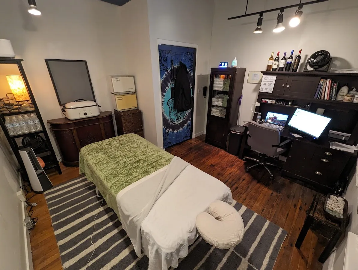 HandTastik Massage & Crystal Boutique
