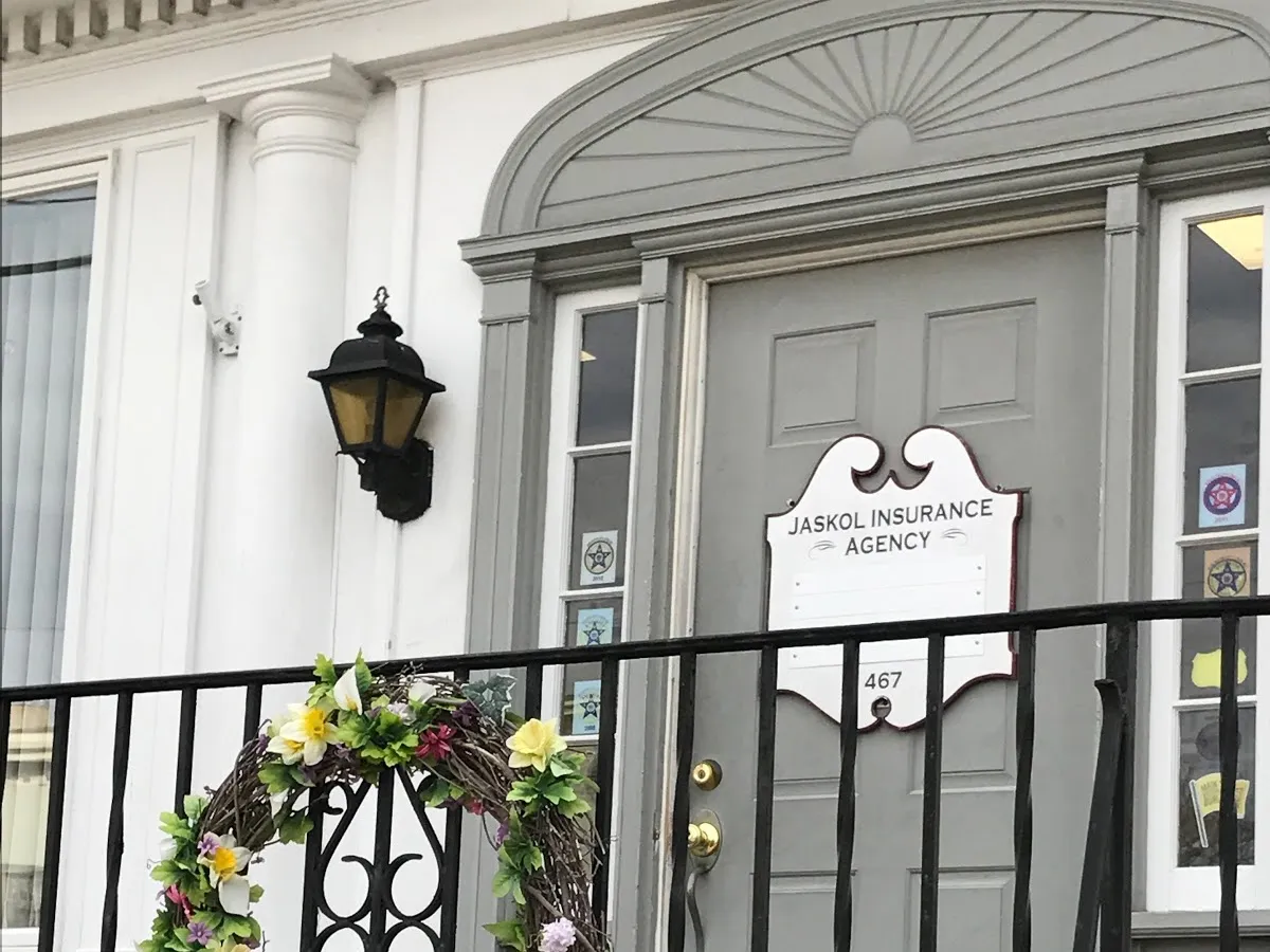 Happy insurance agency photo 4