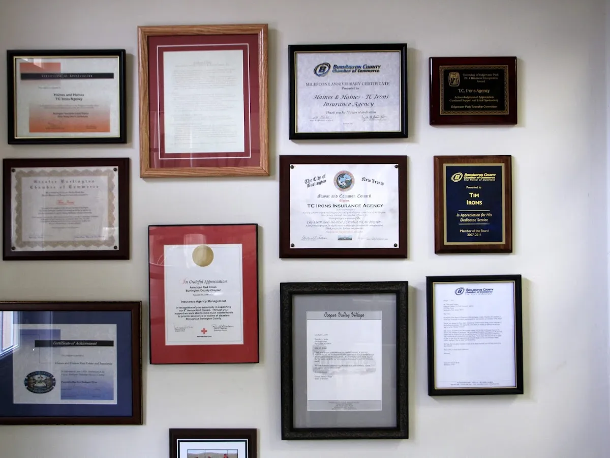 Happy insurance agency photo 5