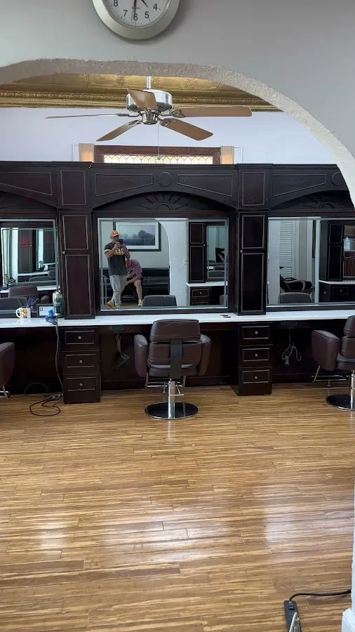 Headlines Hair Designers — Elmwood Park photo 3