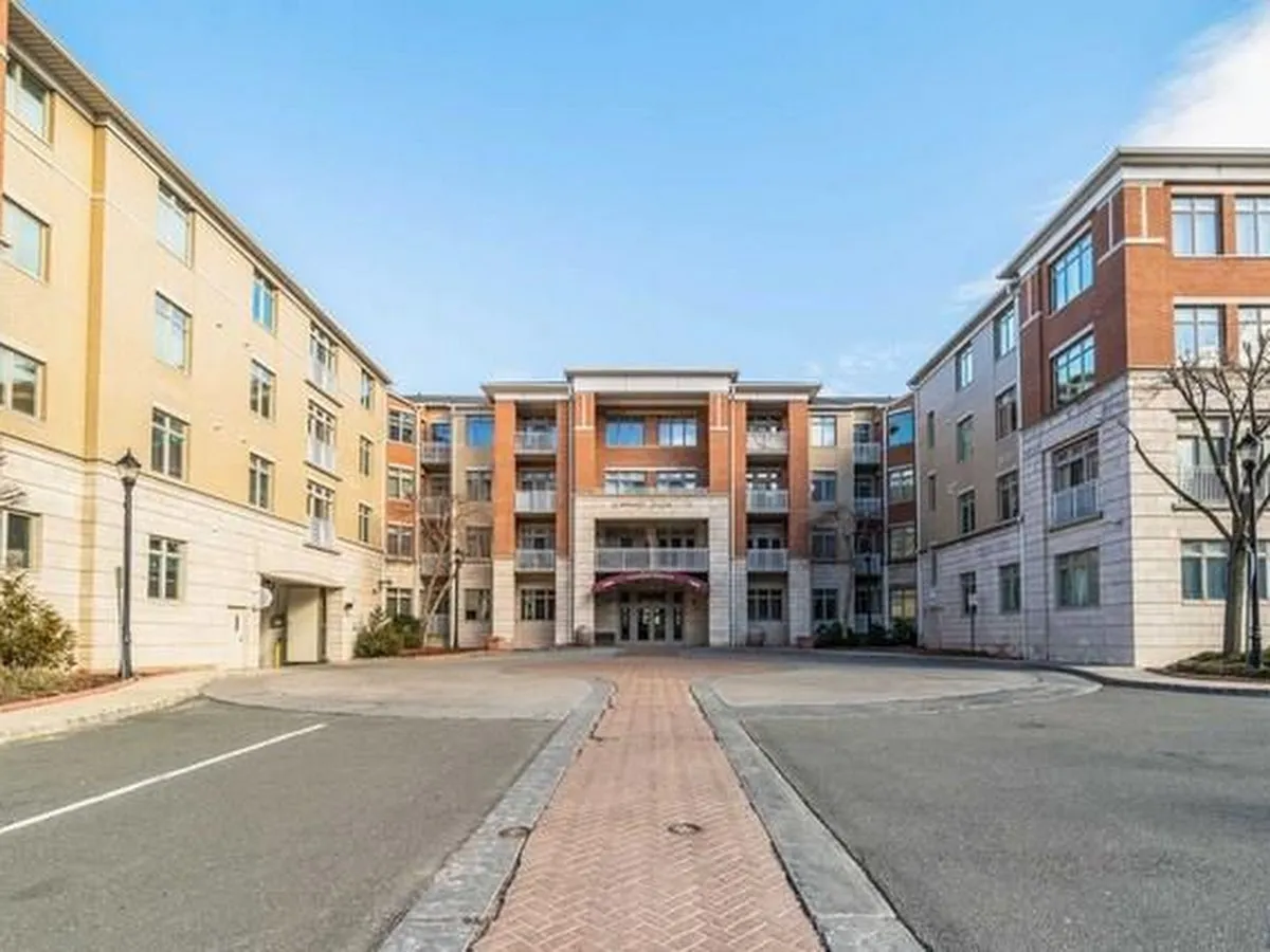 Helen Jang, Realtor at Re/Max Now photo 5