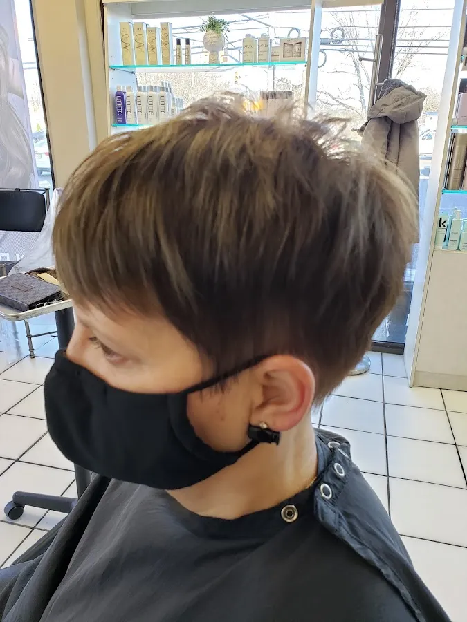 Hi Tech & Co photo 2