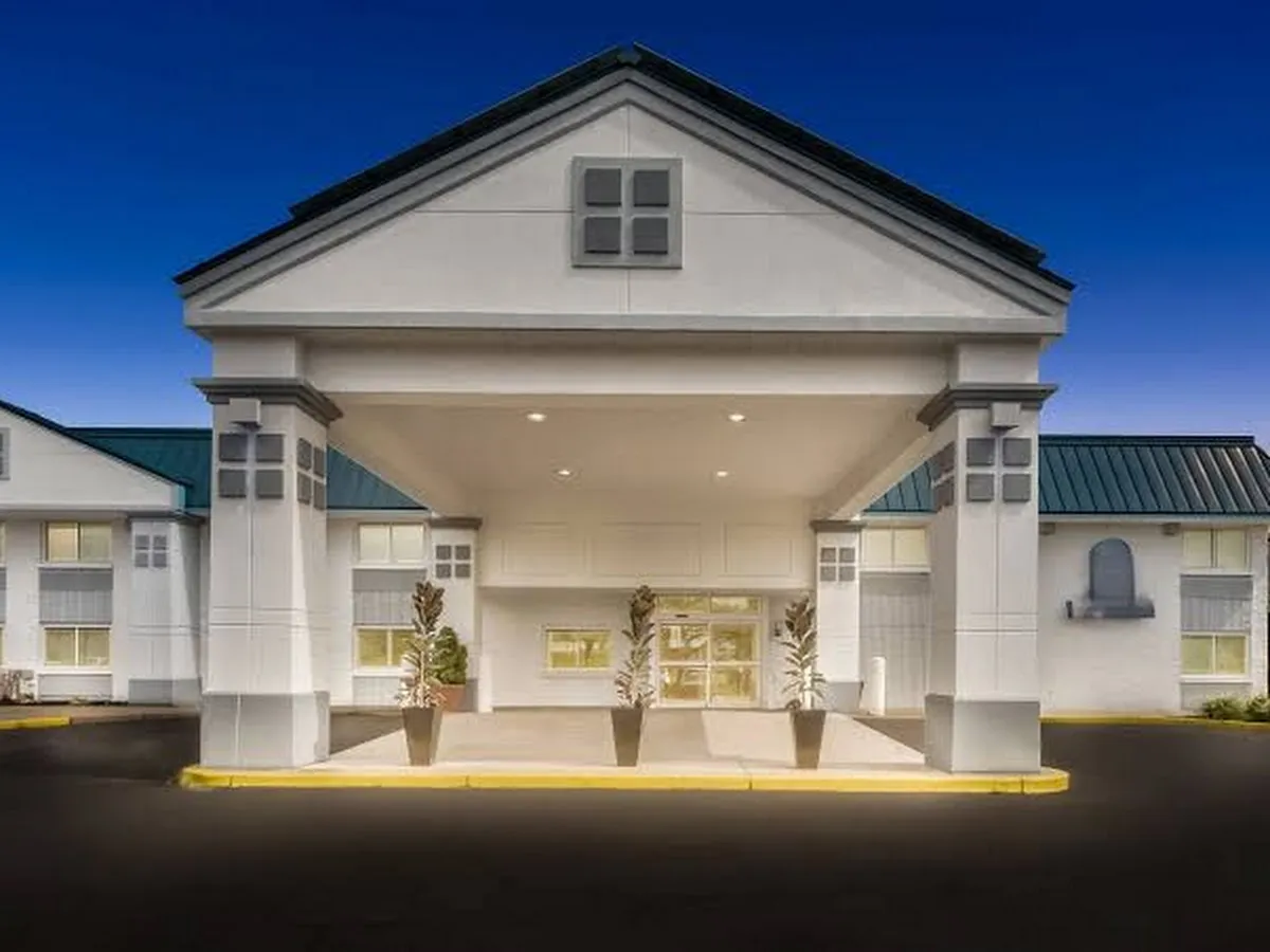 Holiday Inn Express & Suites Burlington - Mount Holly photo 5