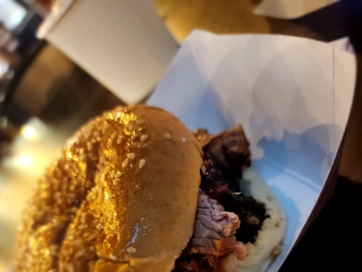 House Of 'Que at the American Dream photo 4