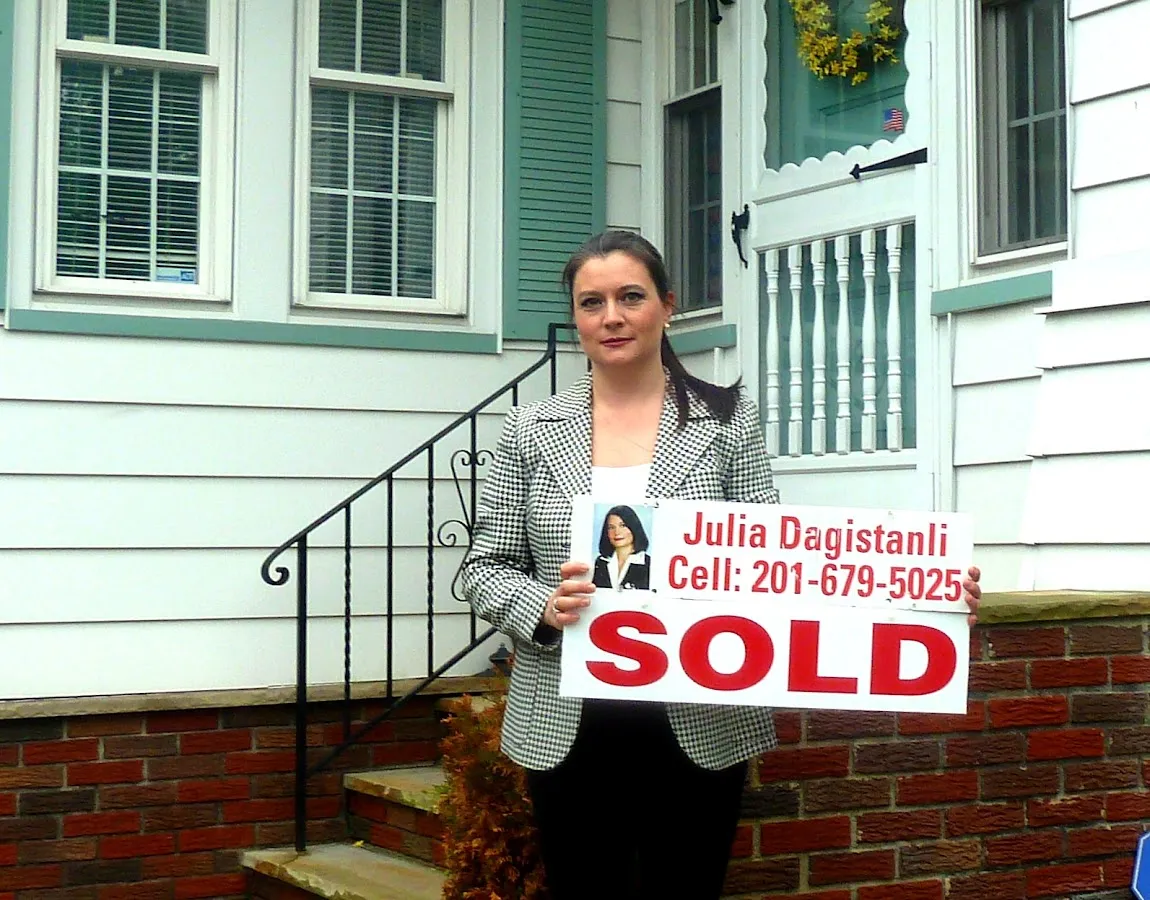 Julia Gulden Dagistanli The Agency Rutherford