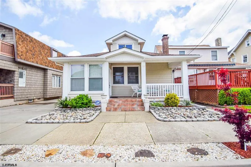 Julie Lomas- New Jersey Realtor with New Era Real Estate