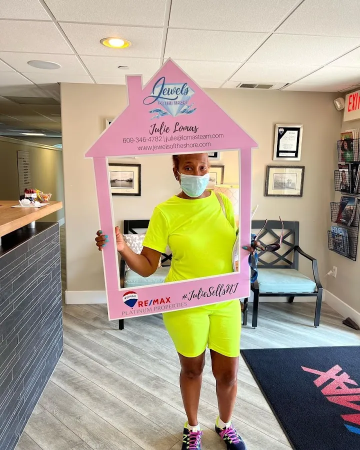 Julie Lomas- New Jersey Realtor with New Era Real Estate photo 2