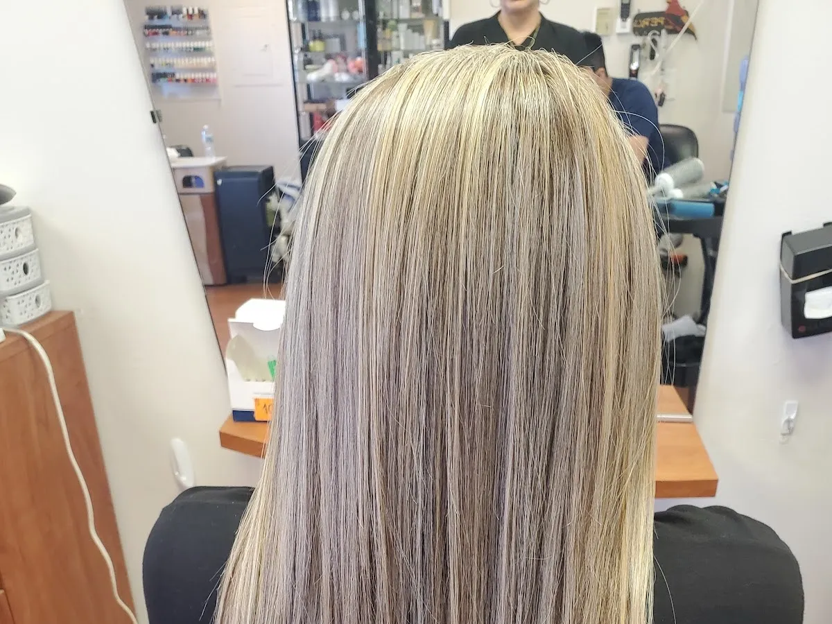 Julie's Salon Spa Unisex