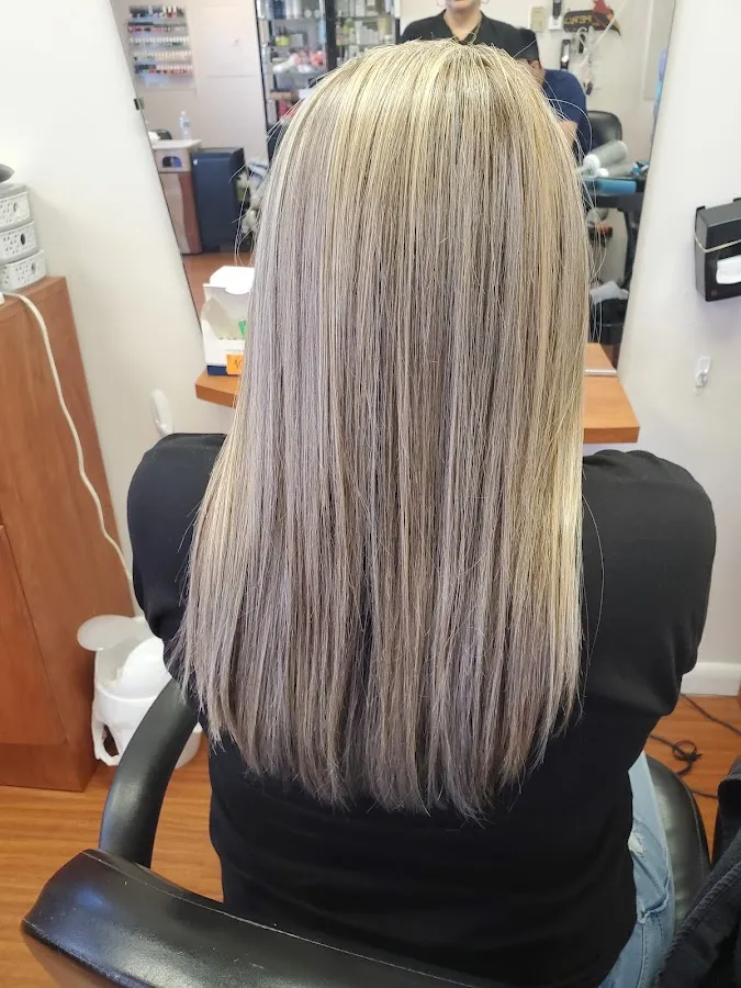 Julie's Salon Spa Unisex photo 2