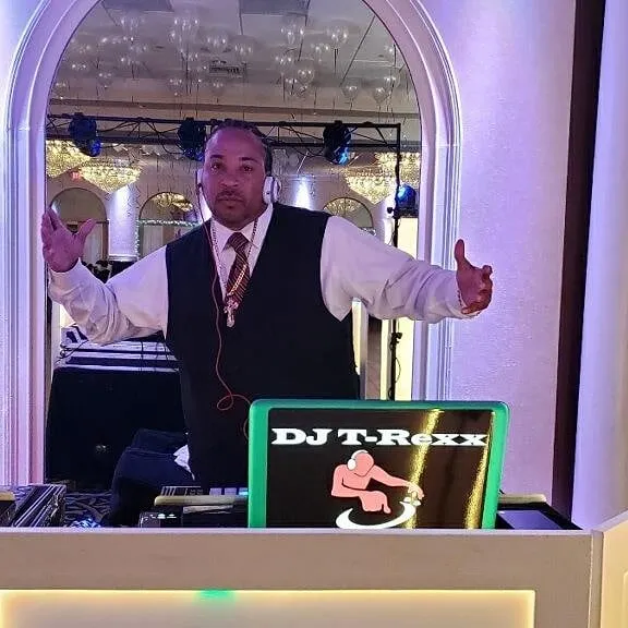 Just The Right Music DJ services photo 2