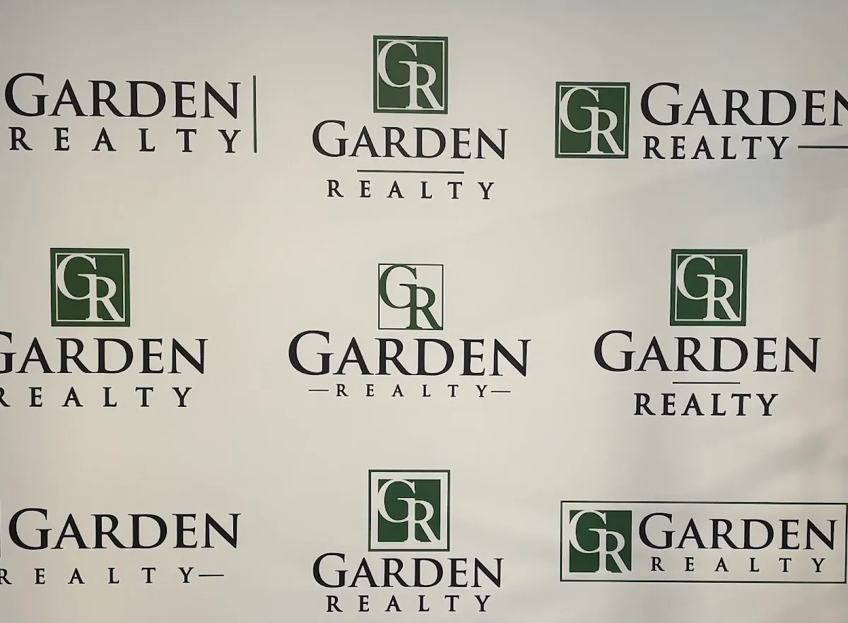 Kimberly Holstein Real Estate Agent photo 2