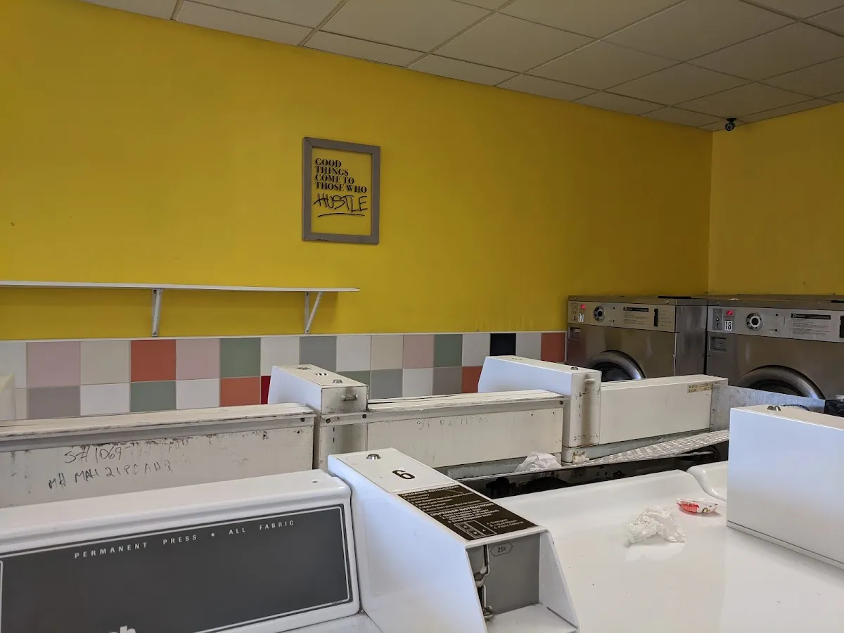 Lanza Laundromat photo 2