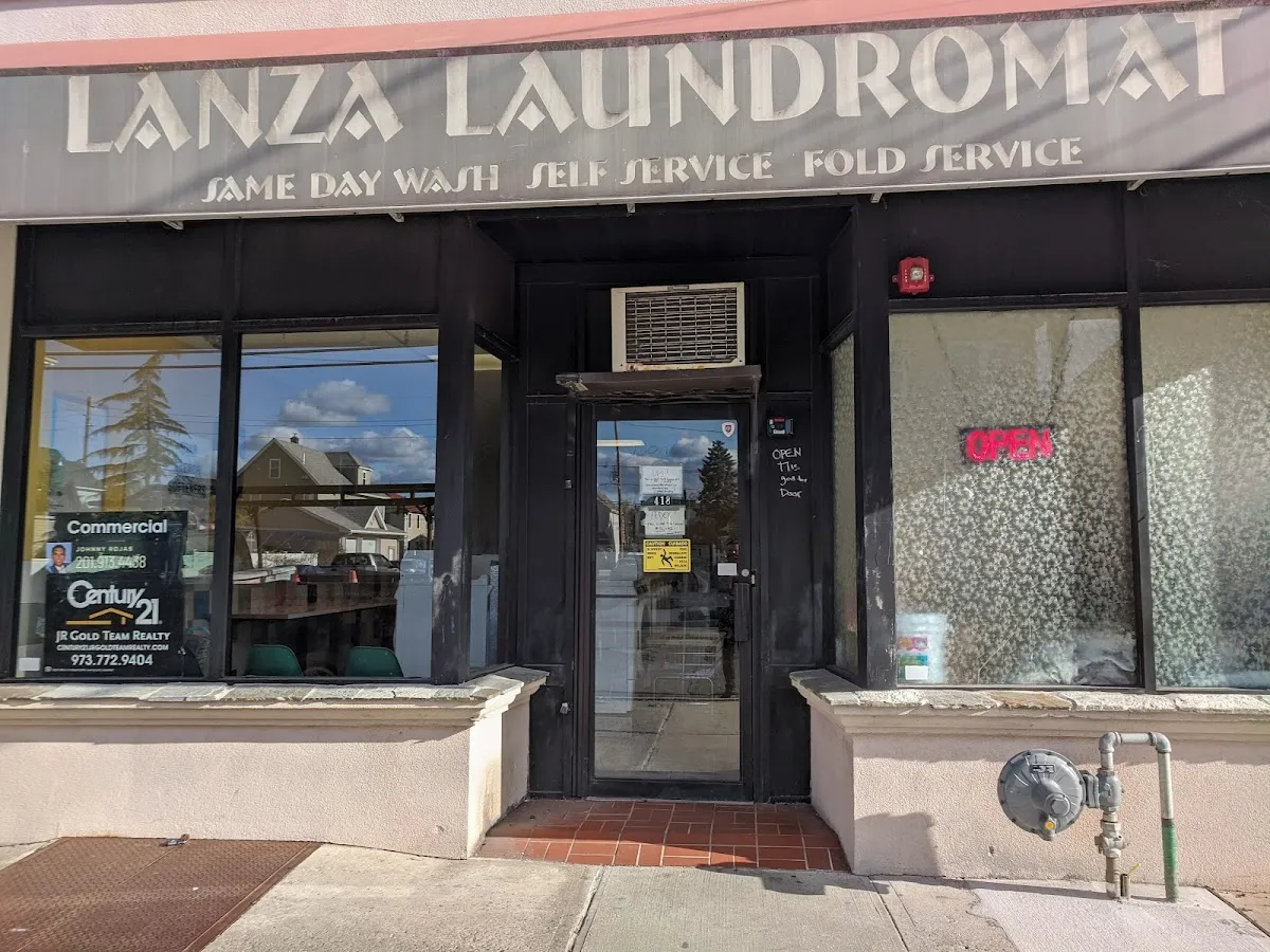 Lanza Laundromat photo 3