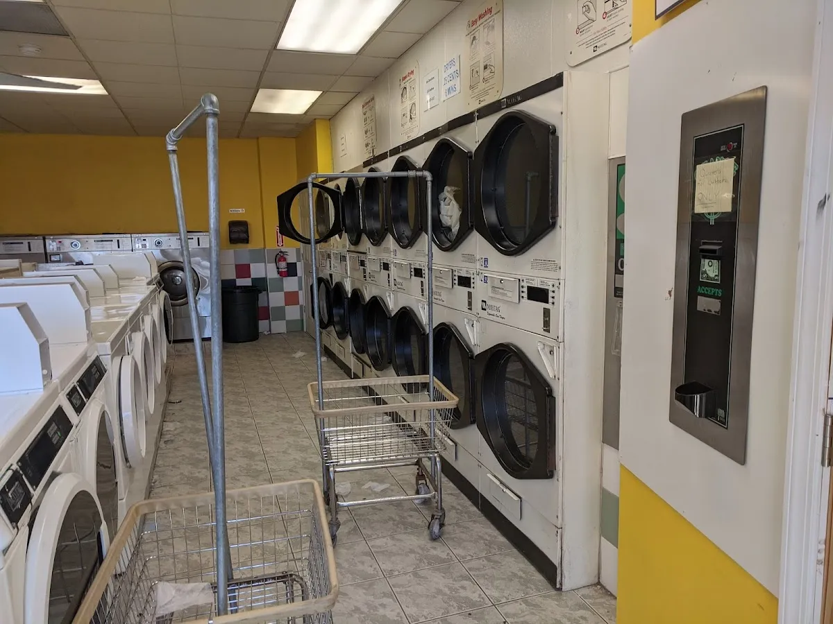 Lanza Laundromat photo 5