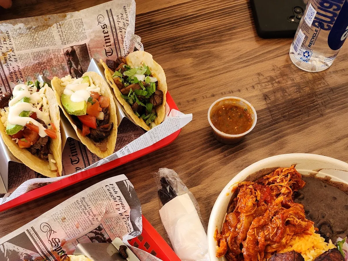 Las Olas Taqueria photo 3