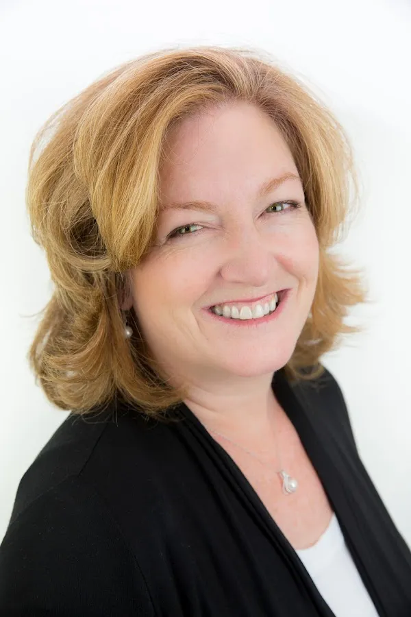 Laurie Connolly, RE/MAX Ace Realty
