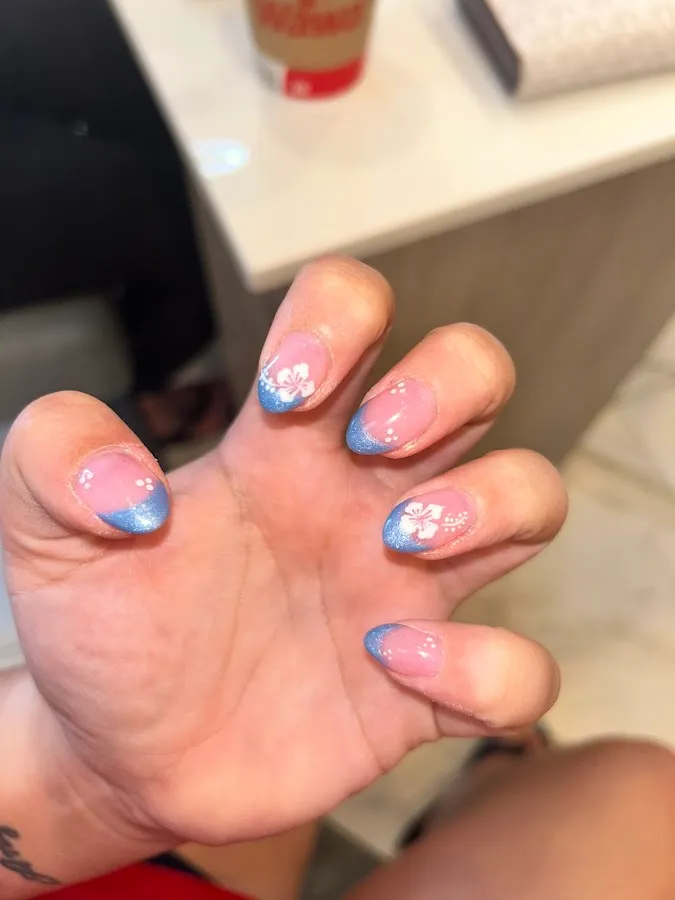 Lavish Spa And Nails LLC