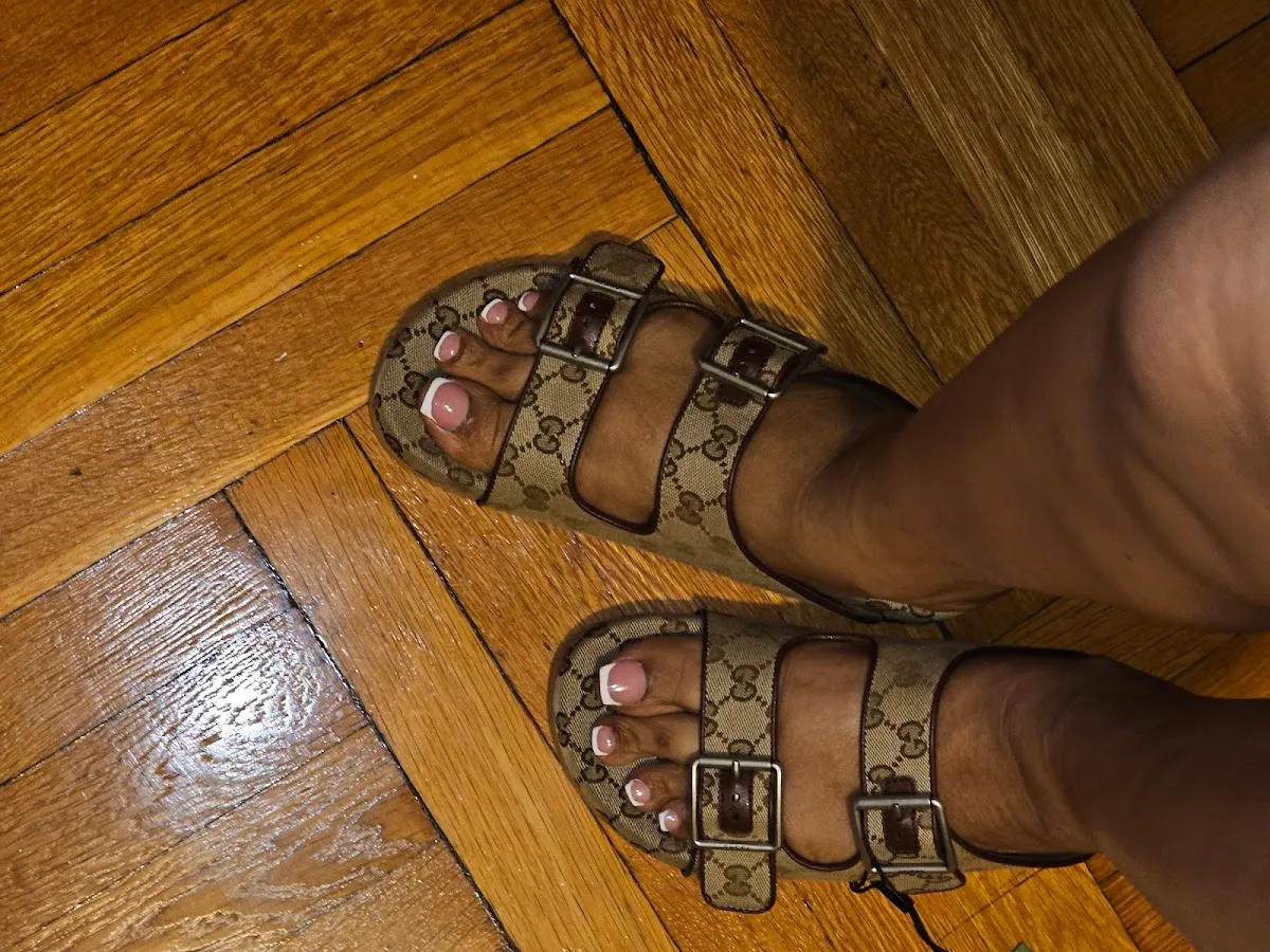 Lay's Luxurious Glam House