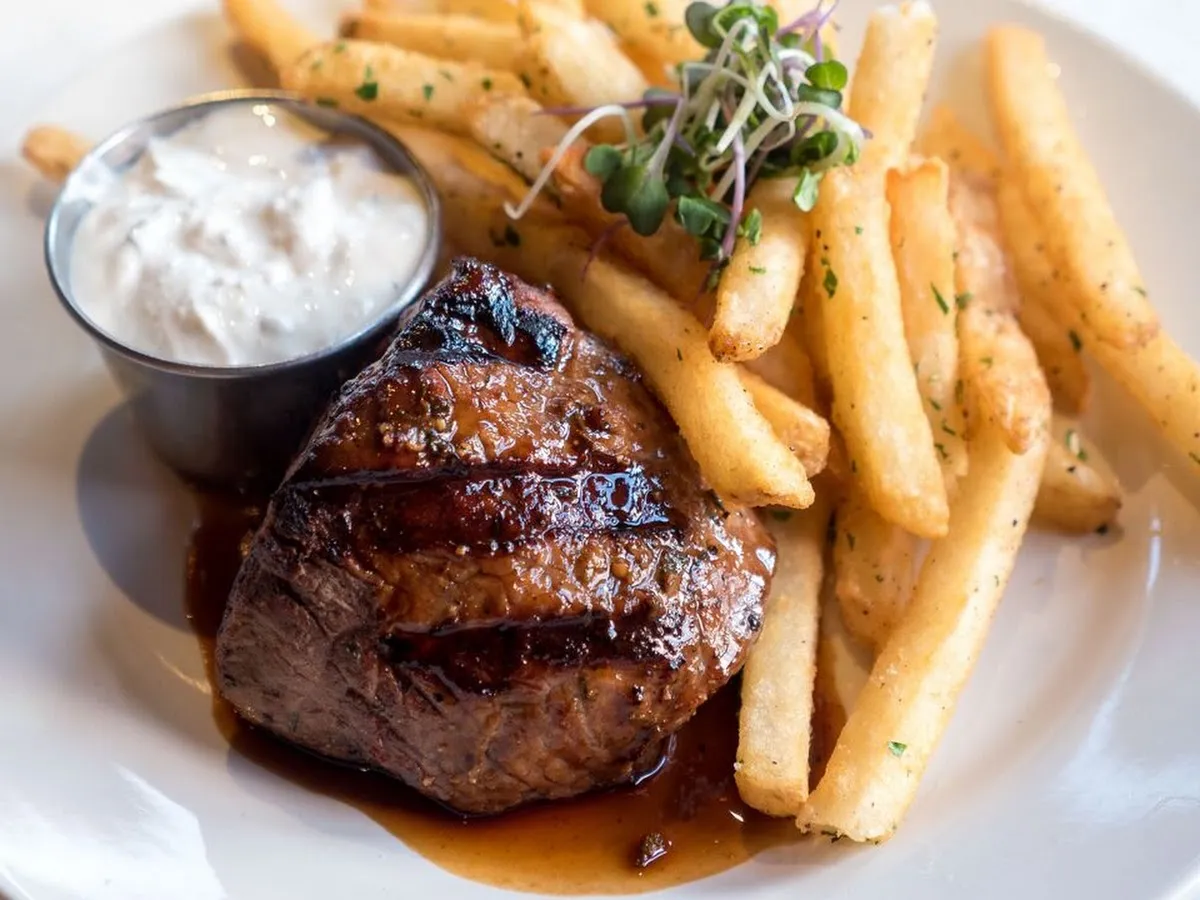 Leunig's Bistro photo 3