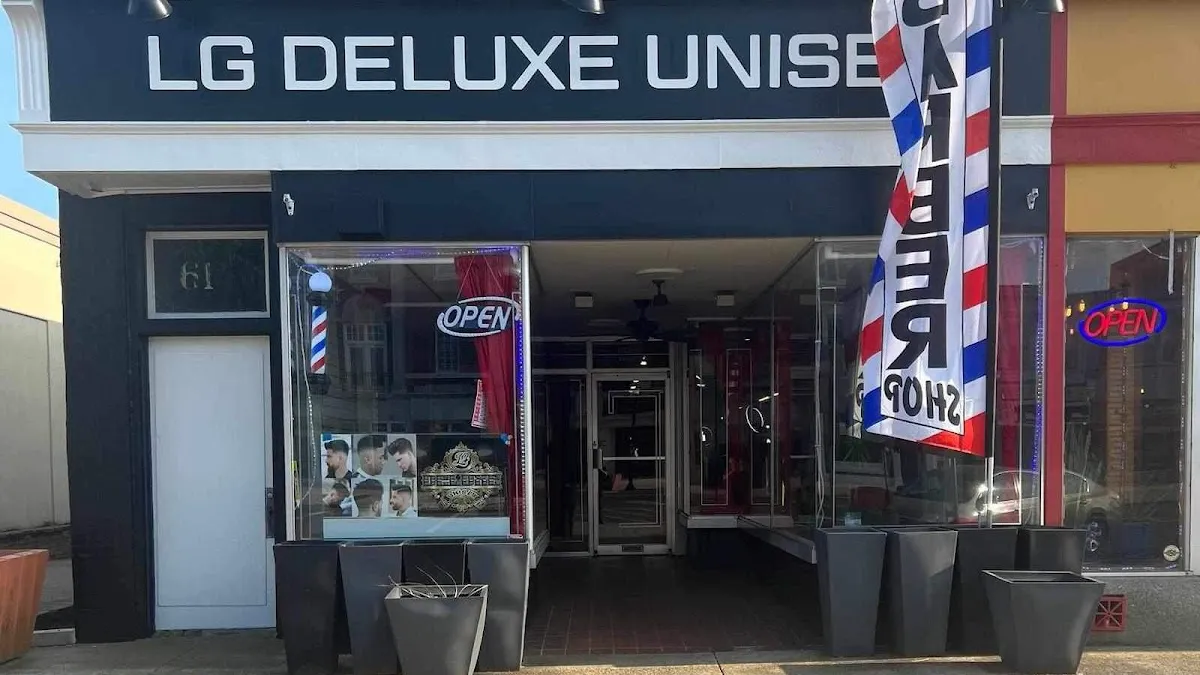 LG Deluxe Unisex barber shop