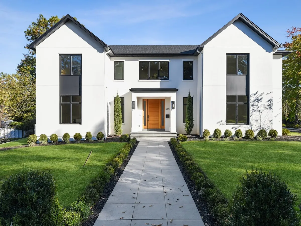 Linda T. Barba, Realtor®/Global Real Estate Advisor photo 5