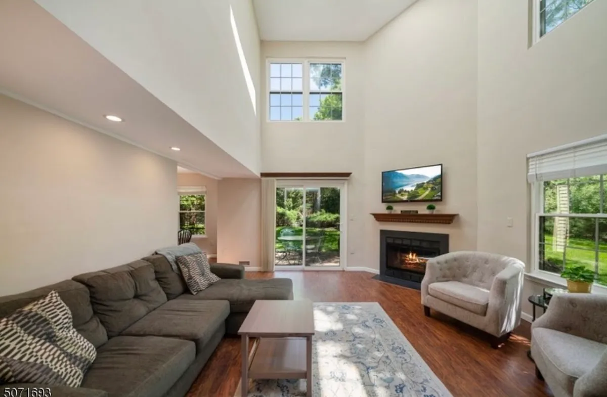 Linda Thell & Thell Real Estate Group - Brokered by Queenston Realty - Top Agent in NJ