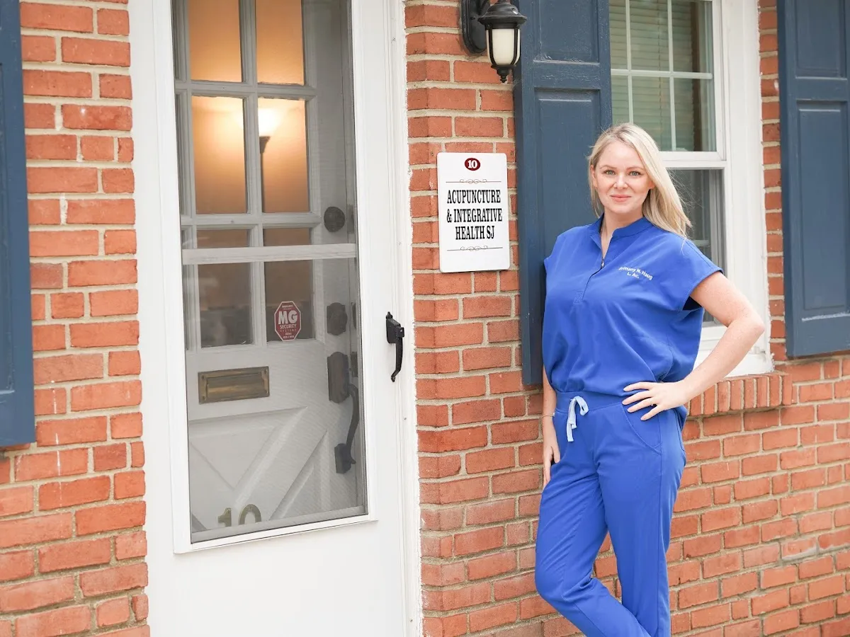 Living Well Acupuncture photo 3